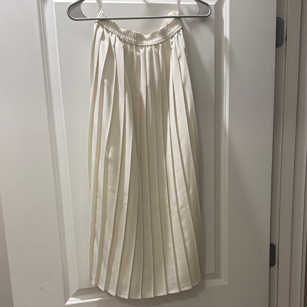 Elegant Cream Pleated Midi Skirt
